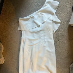 DO+BE Chic White One-Shoulder Dress